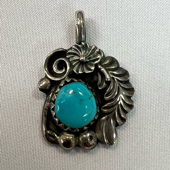 Vintage Navajo Robert Becenti matching Earrings and Pendant - Picture 10 of 11